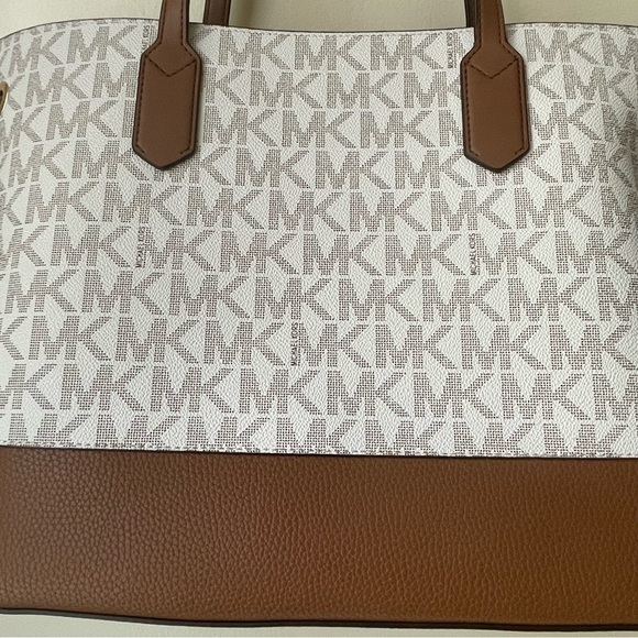 Michael Kors Large Logo Tote Bag - Picture 7 of 10